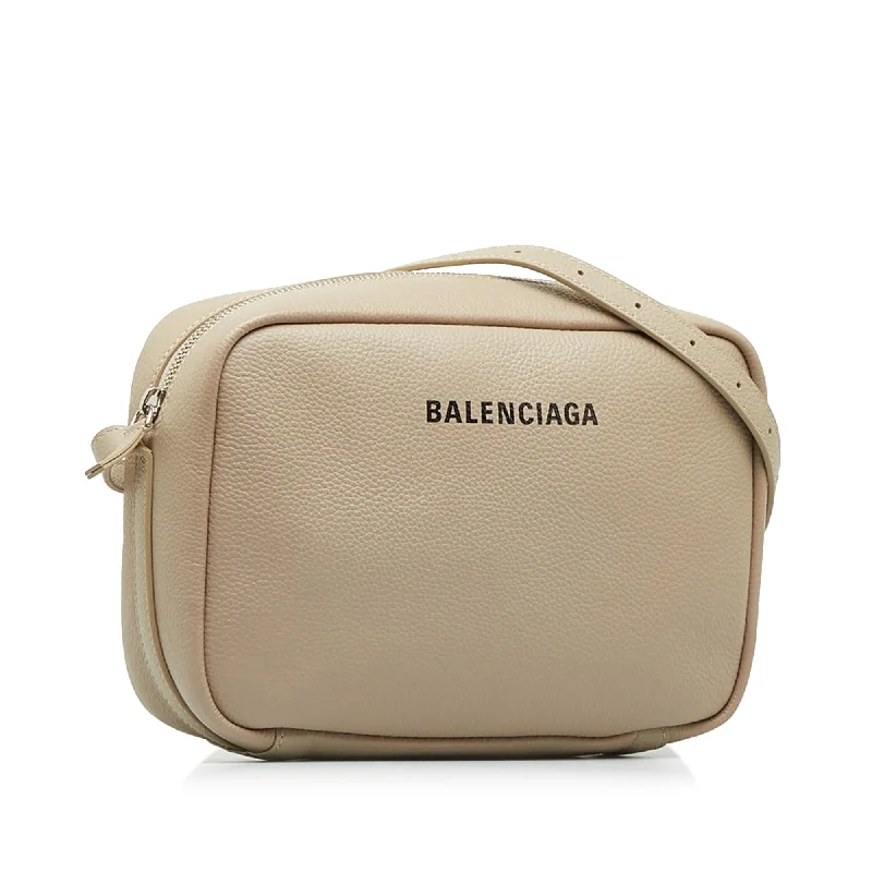 Balenciaga Medium Everyday Camera Bag (SHG-JDZMjW)