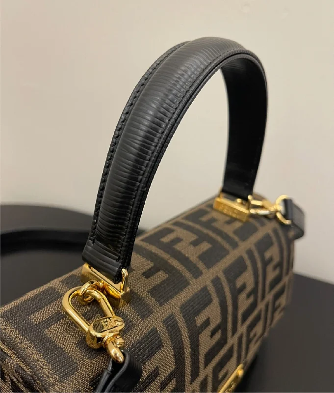 Brown woman Fendi shoulder handbag