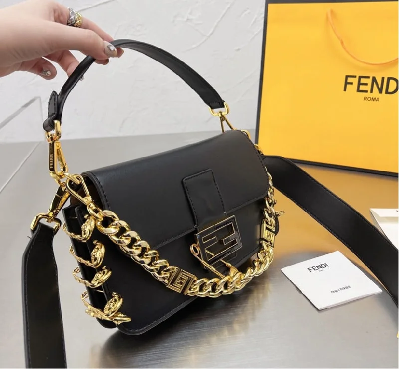 Black Fendi woman Shoulder handbag